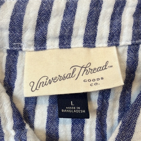 Universal Thread Good Co. Top - Picture 2 of 3